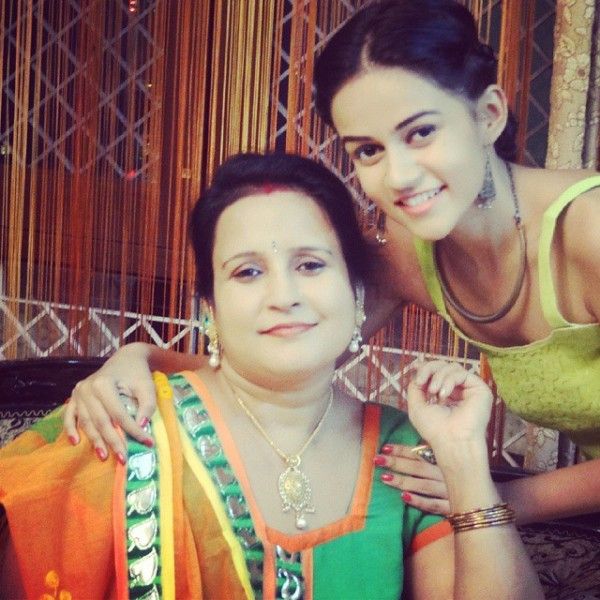 Komal Pandey With Her Mother