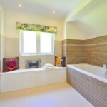 Why Use Glass Tiles In Your Bathroom?