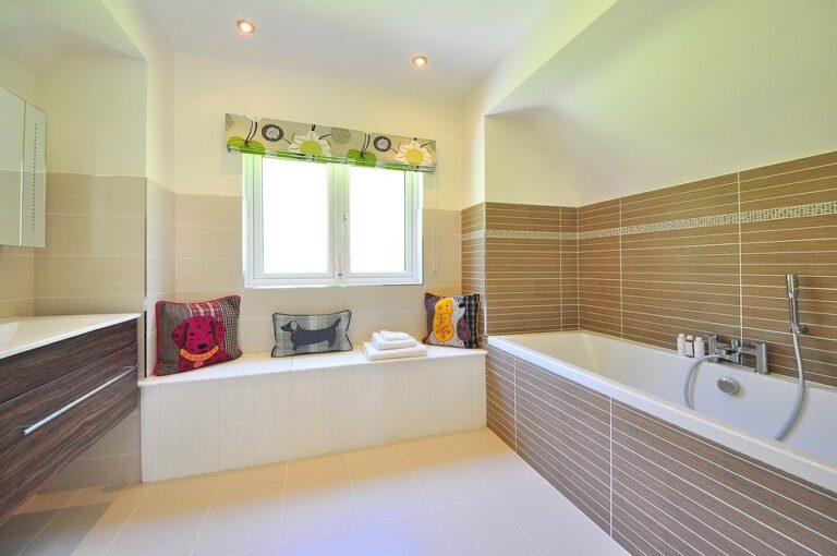 Why Use Glass Tiles In Your Bathroom?