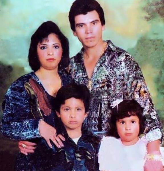 Chalino Sánchez with family photo/image/picture