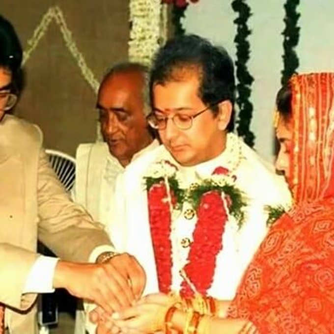 jay Mehta with his wife Juhi Chawla 