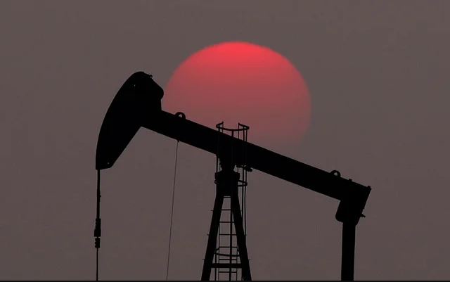 Oil prices sink, stocks surge on Ukraine talks 'progress'