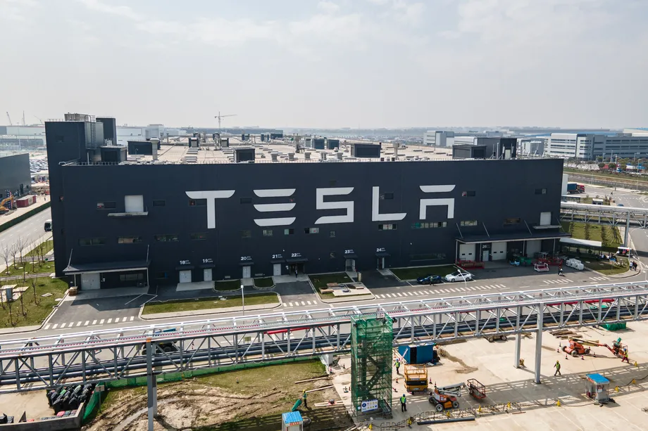 Tesla’s Shanghai factory stays closed as COVID restrictions remain in place