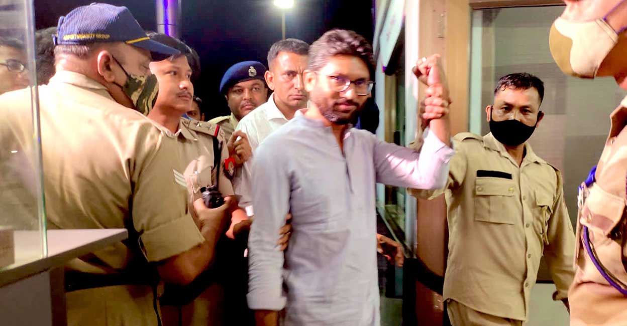 Jignesh Mevani arrested, Opposition leaders protest for release in Assam