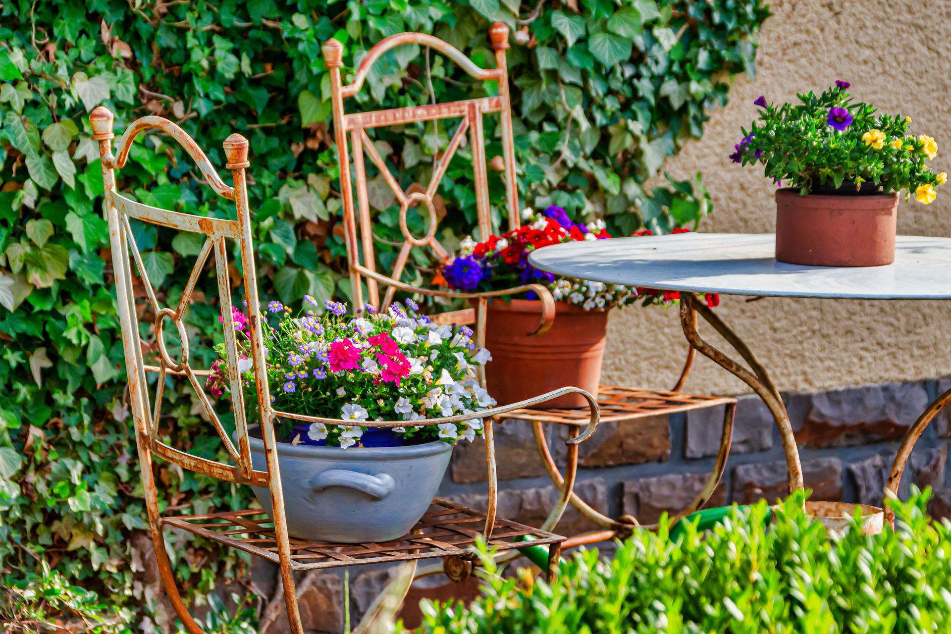 How to Decorate Your Garden for Summer: 5 Easy Ideas For Every Style
