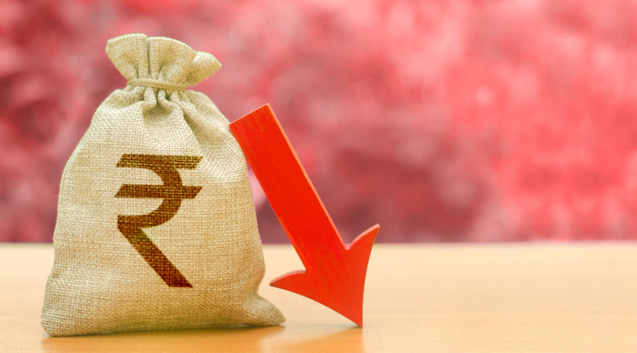 Rupee falls further, experts worried about imported inflation