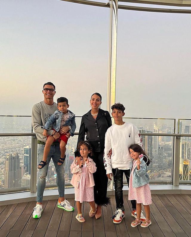 Eva Maria dos Santos with her family
