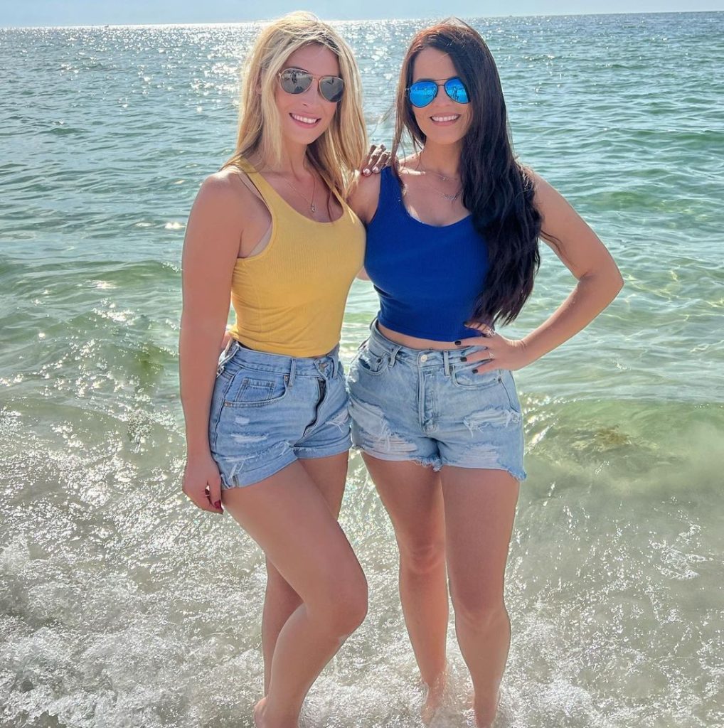 Allie Rae with her sister Michelle Source: Instagram)