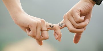 Tattoo for Couples: Pros & Cons 