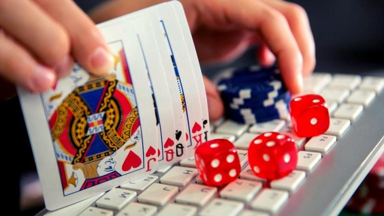 Google Play Store to allow fantasy and rummy apps for one year