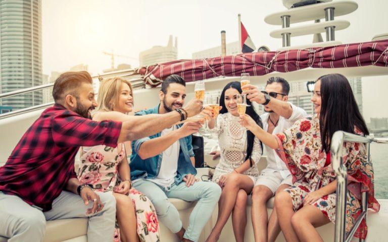 Complete Guide to Enjoy a Yacht Party in Dubai
