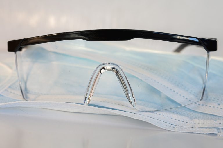 How to Choose the Right Safety Glasses?
