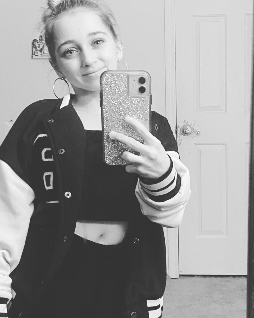 Shauna Rae stands at 3 feet, 10 inches tall