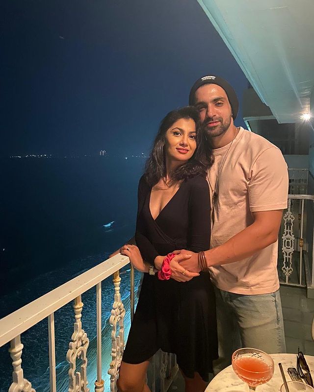 Sriti Jha with her boyfriend