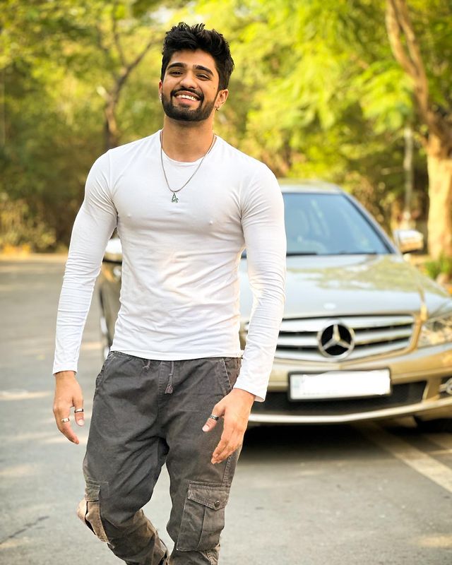 Zeeshan Khan image