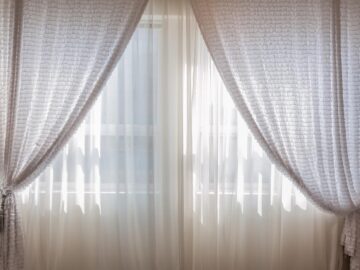 Blinds Or Curtains… Which Is the Better Option?