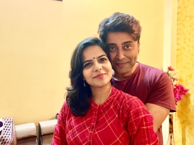Rahul Vohra with her wife 