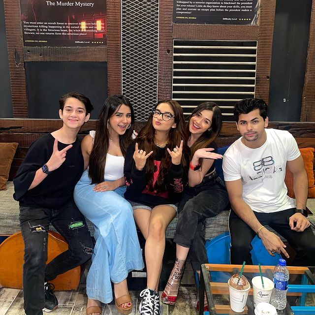 Roshni Walia with her friends