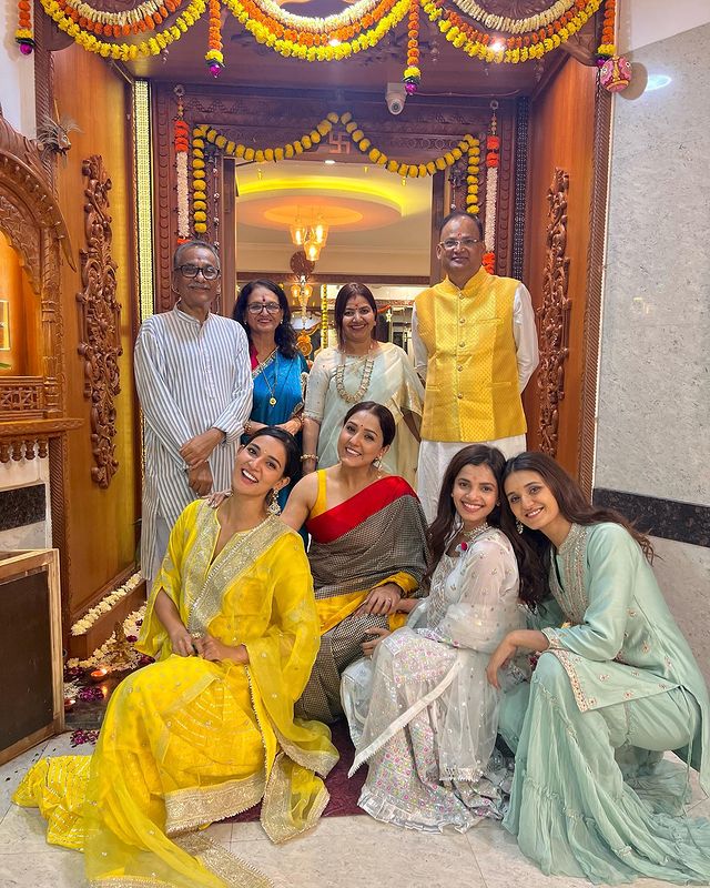 Mukti Mohan with her family 