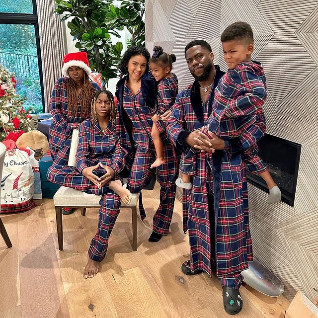 Kevin Hart with his family