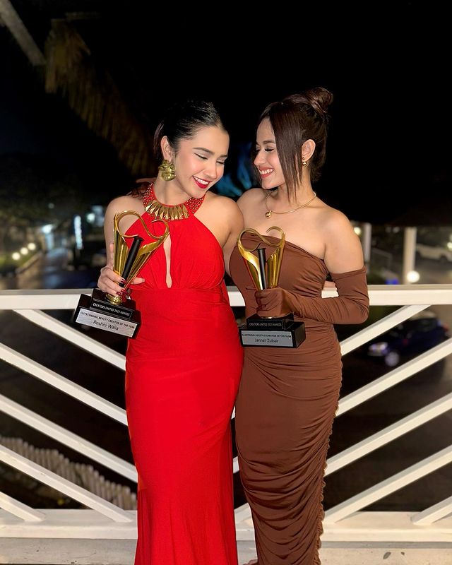 Roshni Walia with her bestfriend