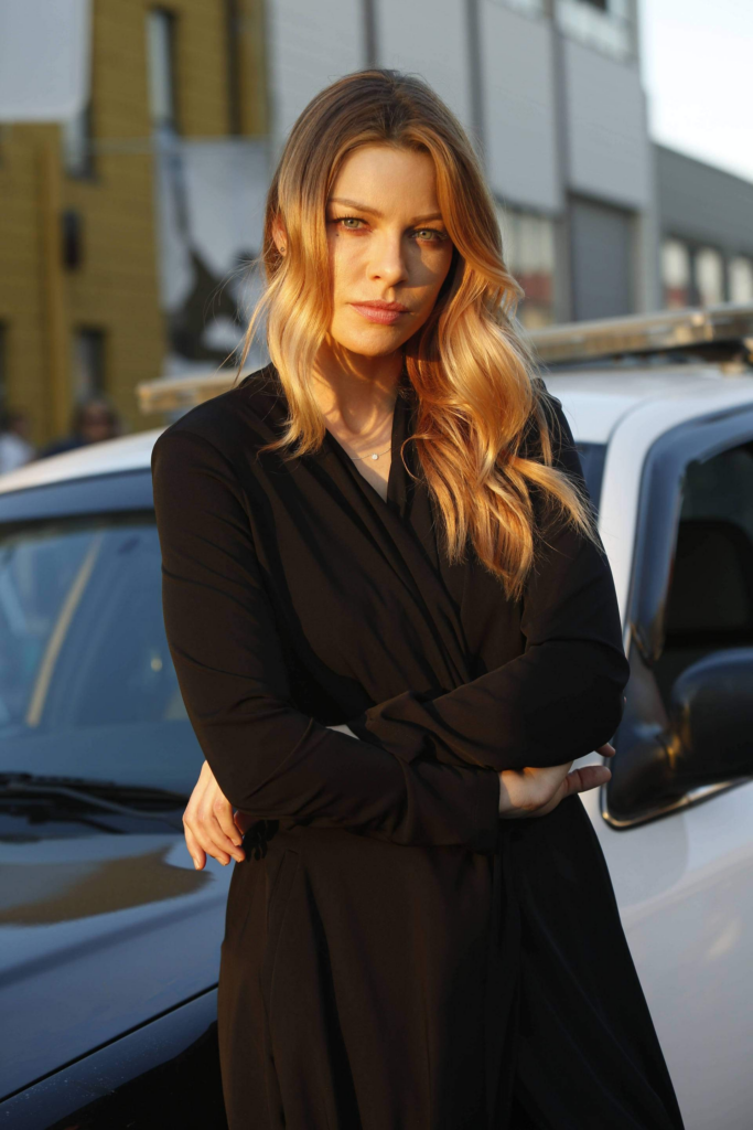 Lauren German maintain her body very well