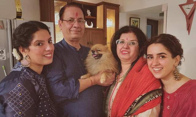 7321 sanya malhotra with her family