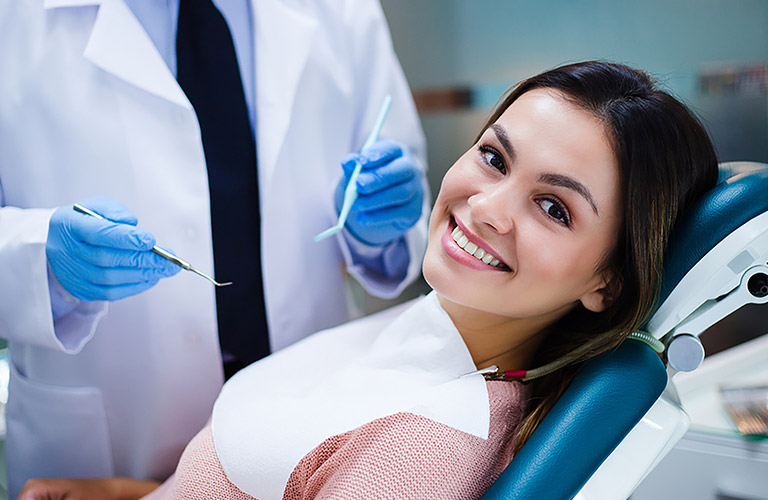 Here’s How to Select the Best Dentist for Your Dentures