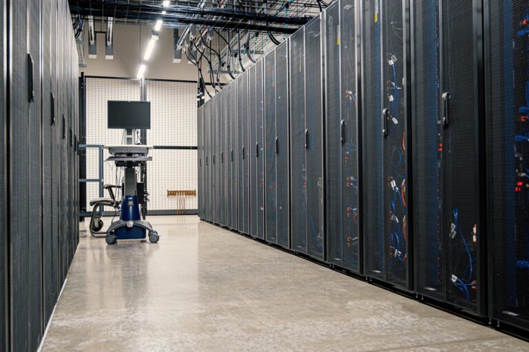 Data Centers VS Cloud Computing: What’s the Difference?