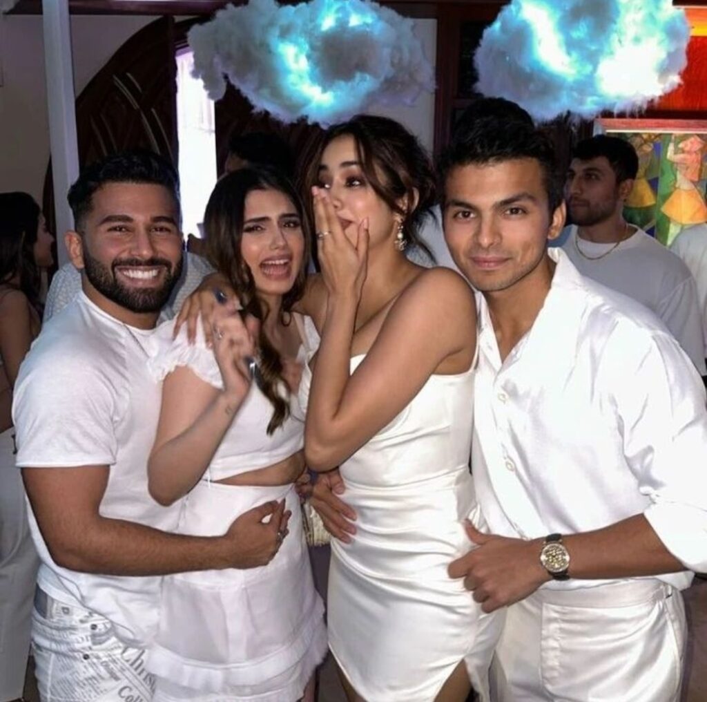 Shikhar Pahariya with Janhvi Kapoor and friends