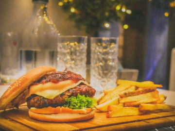 Top things to be checked while choosing burger shop UAE
