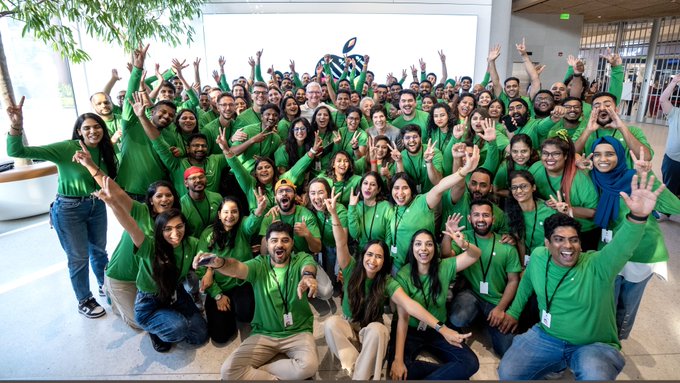 Apple first store in Mumbai 