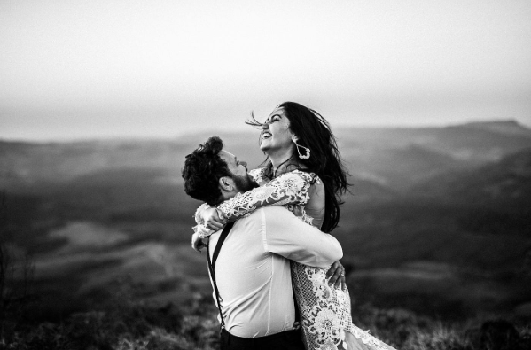 6 Symptoms An Emotionally Untouchable Fellow Lives In Love With You
