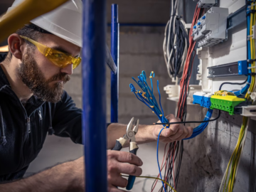 Electrician Chicago: What You Need to Know Before Hiring One