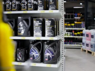 Synthetic Oil: Weighing the Pros and Cons for Your Vehicle