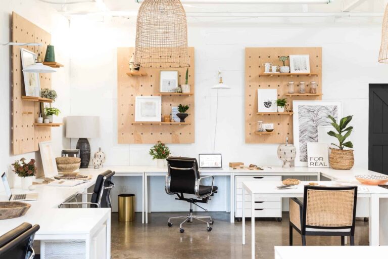 Planning To Decorate Your New Office? 8 Ways to Make It Look Outlandish
