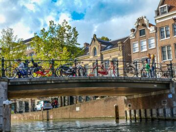 How To Select The Best Accommodation For Honeymoon Couples In Amsterdam 