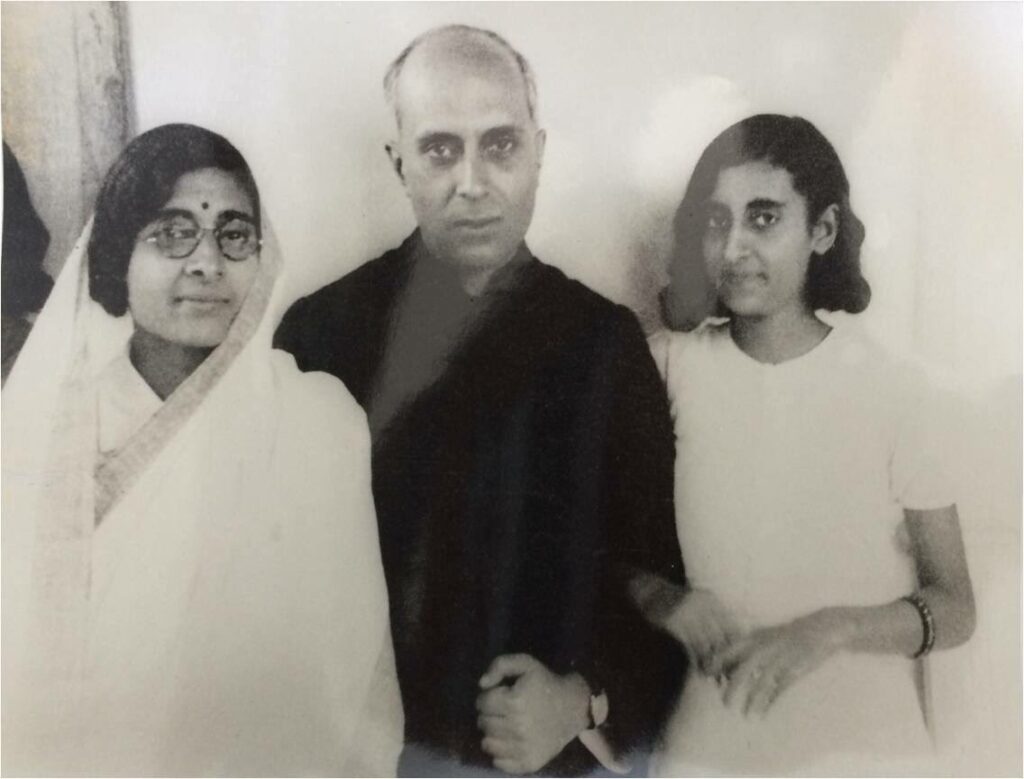 Kamala Nehru with her family image