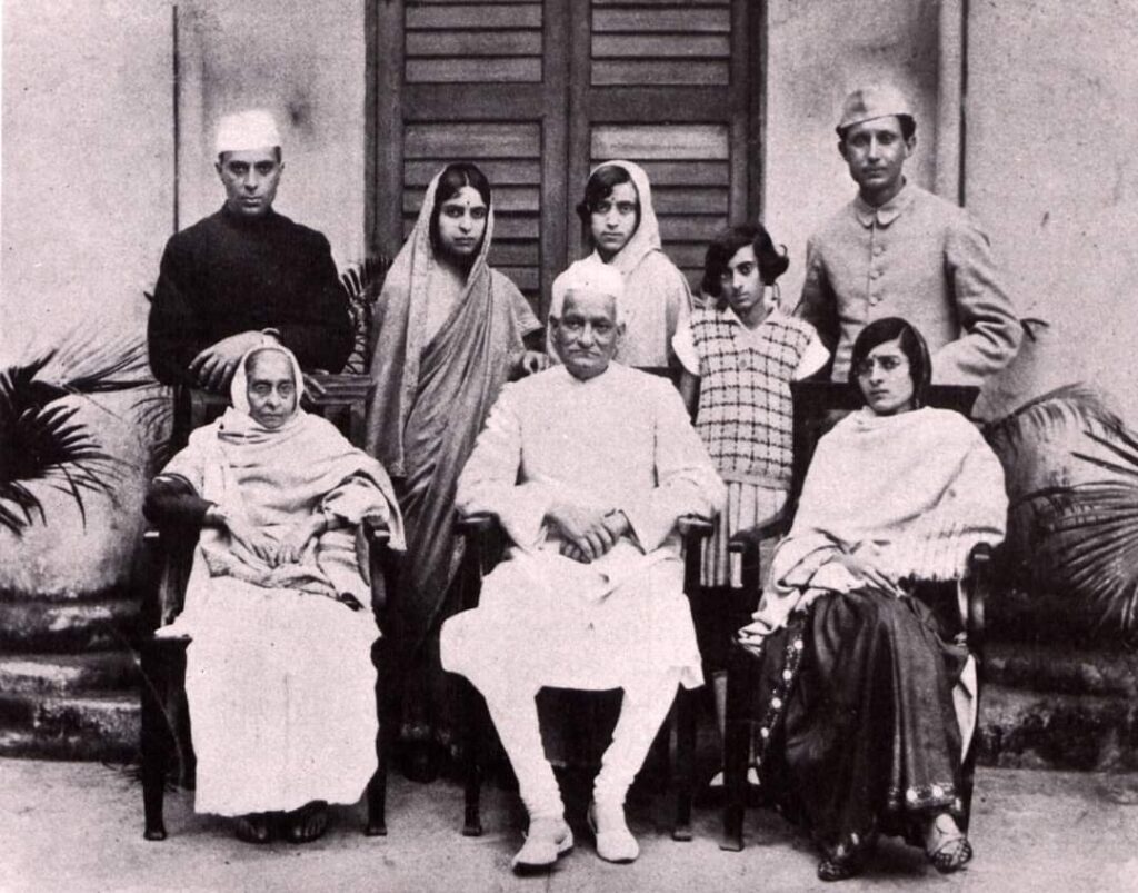 Kamala Nehru with her family image