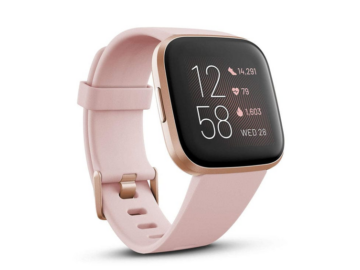 Enhancing Health and Wellness with Smartwatches Equipped with Heart Rate Monitors