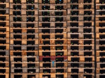The Sustainability Showdown: New Pallets vs. Recycled Pallets