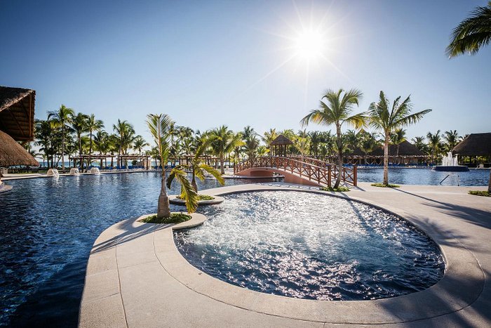 Planning a Getaway? Save Big with Black Friday Specials at Barcelo.com!