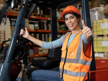 Why Forklift Licence Training is Crucial for Warehouse Safety