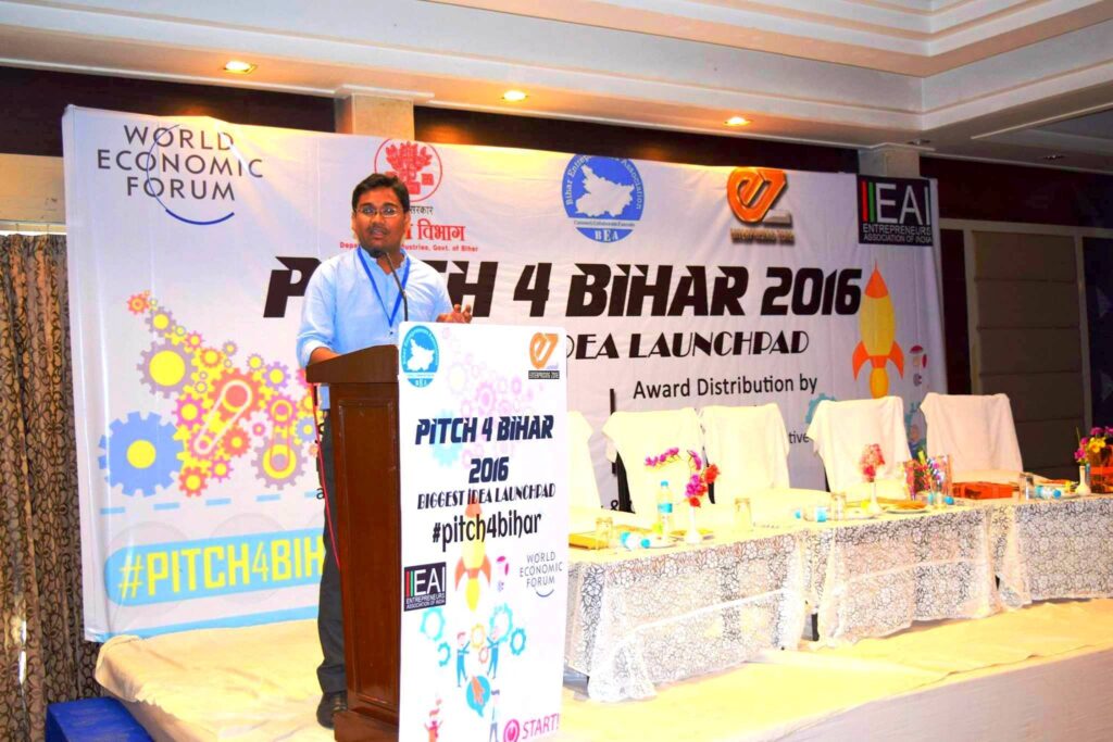 Dheeraj Kumar speaking at  Pitch 4 Bihar 2016