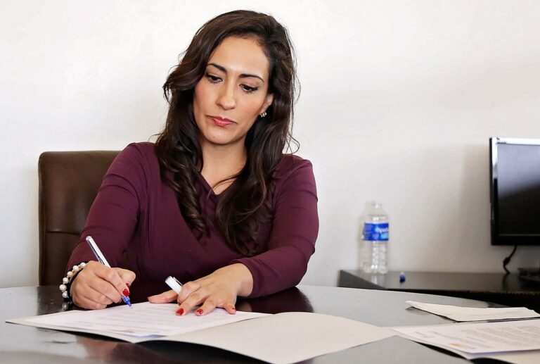 Farnoush Farsiar shares her experience as a woman in wealth management