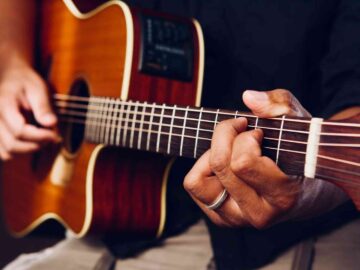 10 Guitar Playing Tips for Beginners