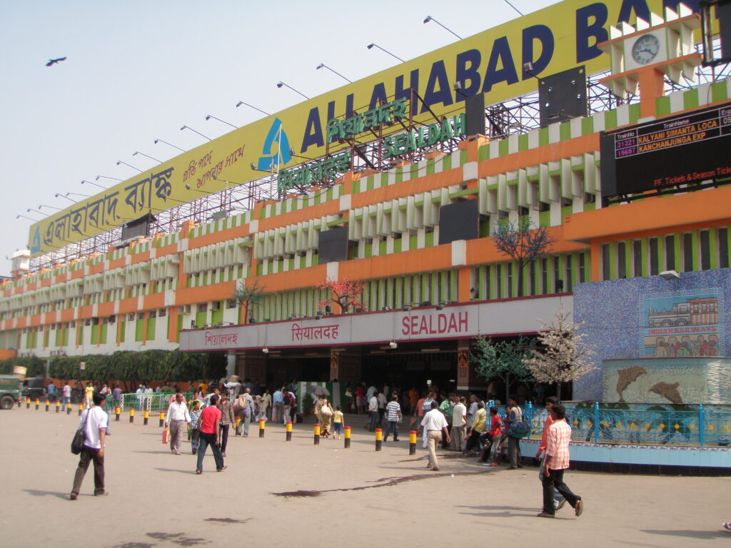 Sealdah Railway Station Kolkata 2011 10 03 030250