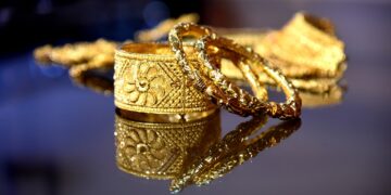 Understanding the Intersection of Gold Market Trends and IRA Investment Strategies