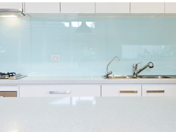 The Role of Glass Splashbacks in Open-Plan Kitchen Designs