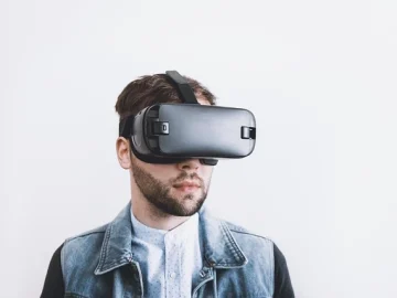 How Augmented Reality Glasses Transform Digital Interaction